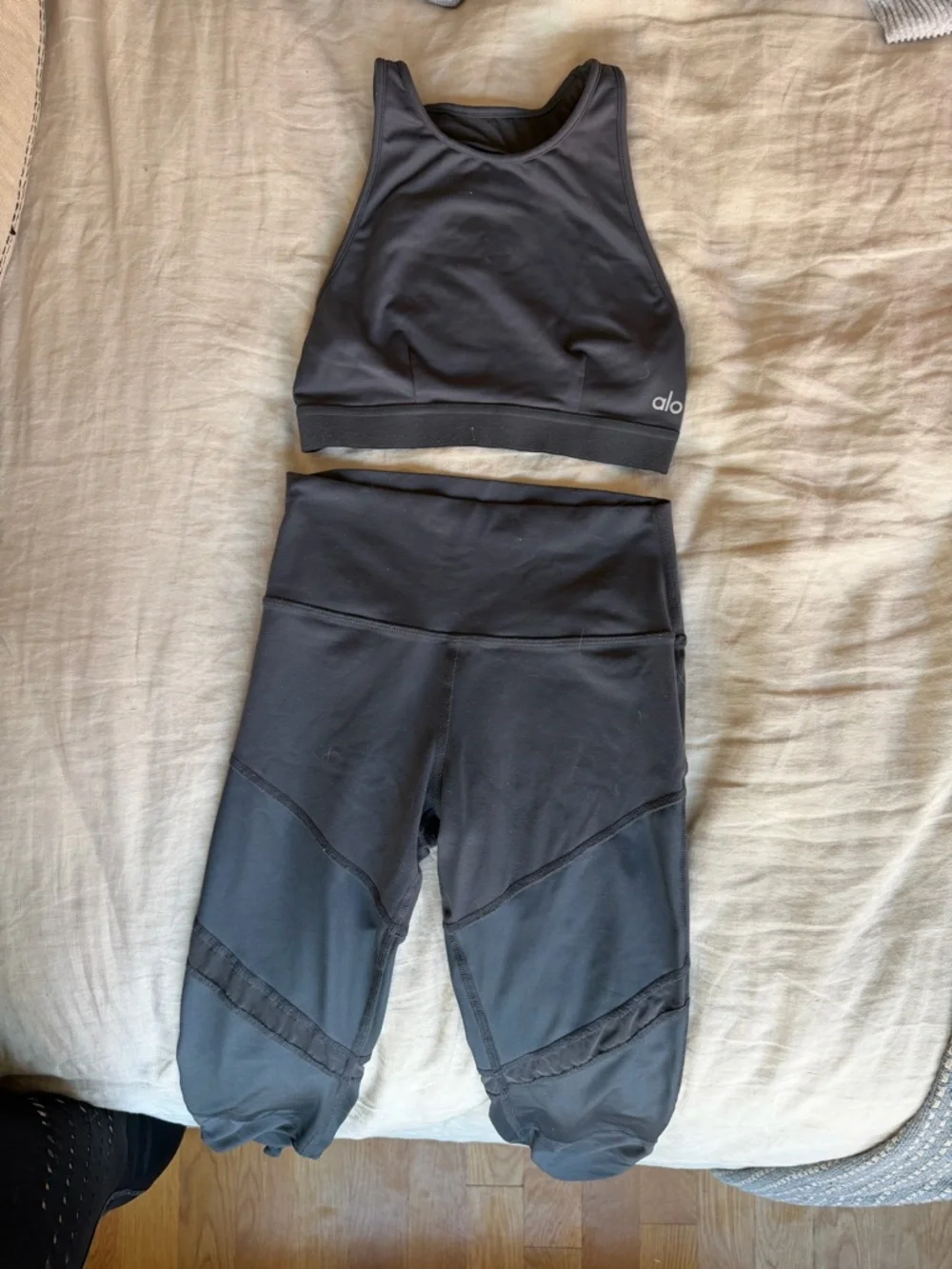ALO Yoga Black High-Neck Sports Bra and Leggings Set - Picture 2 of 4
